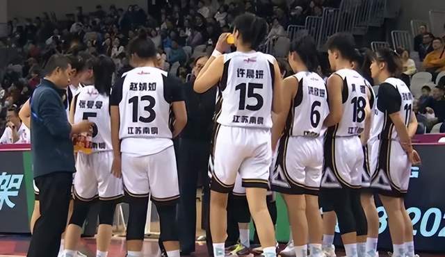 布雷斯特客场大败哈尔勒姆，连续两轮失利
