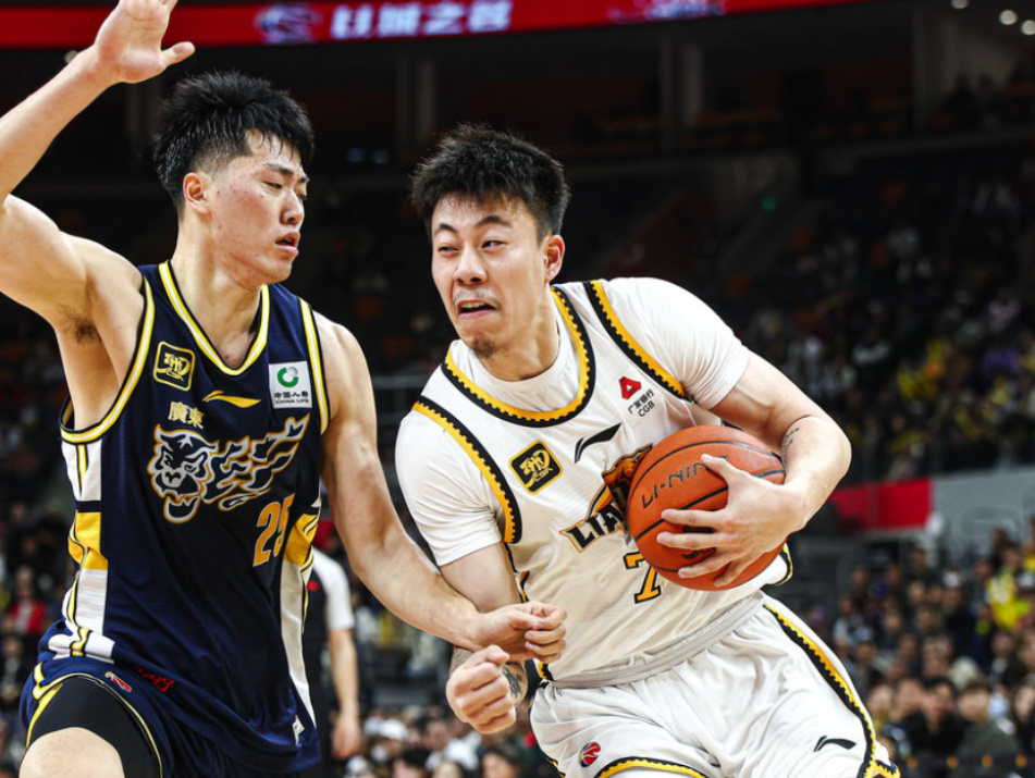 热门球队在职业篮球比赛中取得了胜利连胜